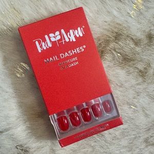 True red nail dashes